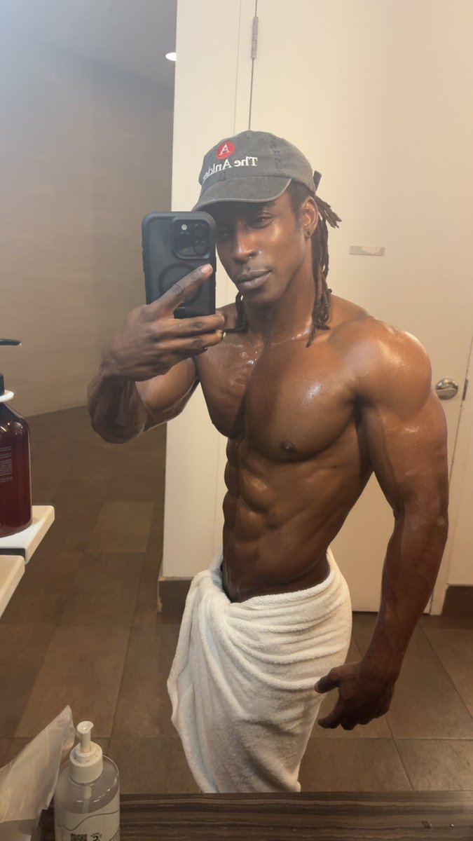 Day 7 of posting to find my audience (people not surprised that a man who had a self-described “brain-eating worm” has recommended a measles cure that doesn’t work and has sickened children with liver toxicity and can only stay focused on getting their #physique sick as fuark)