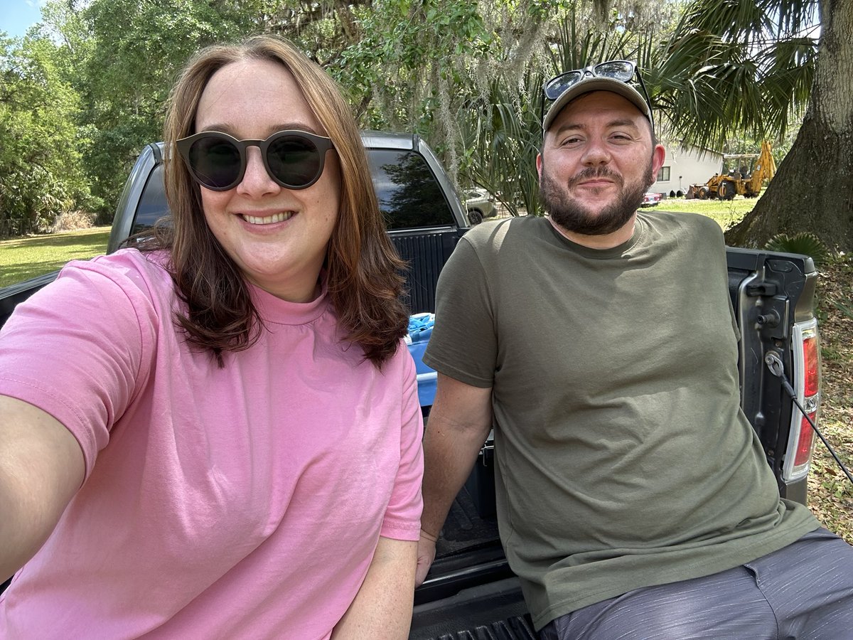 Gator, seafood boil, beer and good music. Perfect Saturday 🖤