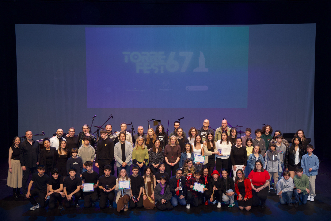 ConcelloCoruna's tweet photo. 🎶 A formación Starband gaña o primeiro Torre 67 Fest da Escola Municipal de Música
👉 A alcaldesa, Inés Rey, presidiu o xurado deste concurso de música moderna celebrado no Ágora
ℹ️ https://t.co/wmDIy4P4wX https://t.co/3DiLAKAXhm