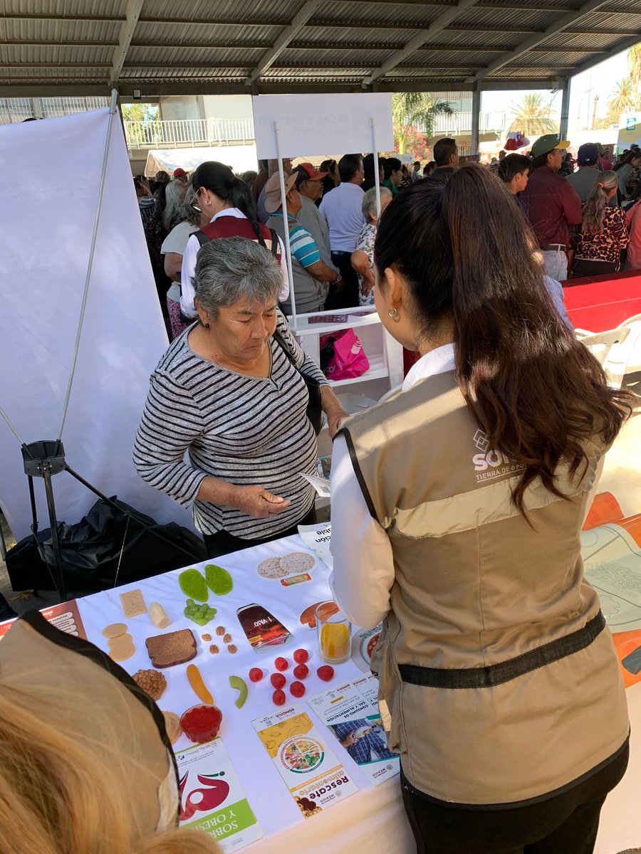 ssaludsonora's tweet photo. #SaludSonora presente en la Feria de Servicios Sonora Atiende a través del Distrito de Salud para el Bienestar Navojoa.

Se brindan servicios de #3xMiSalud, golpe de calor, prevención del dengue y rickettsia, correcto lavado de manos y entrega de cartilla nacional de salud. https://t.co/wWj5Nxj2cg