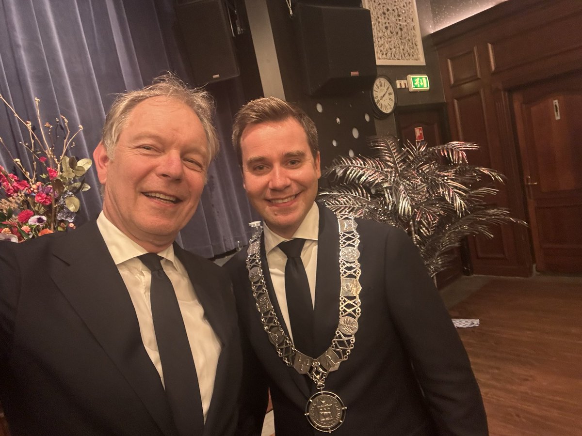 Burgemeester Röell tweet media