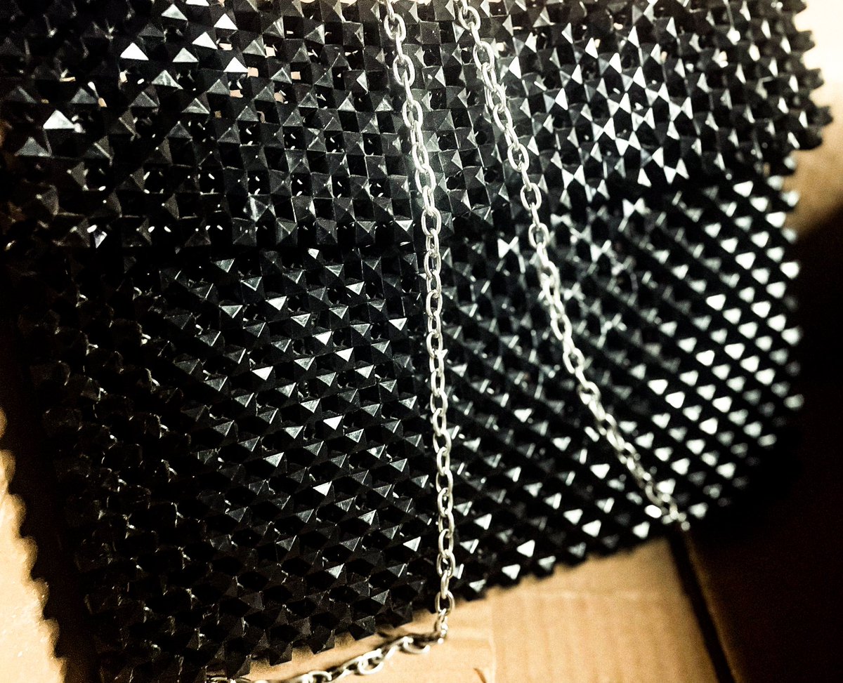 lummygrillo's tweet photo. Some pieces aren’t just accessories—they carry stories, energy, and a bold attitude. This bag? It’s not just style; it’s a statement. Would you rock this? ⚡✨ #FashionWithAnEdge #StatementPiece #beadmaking #beadmaker #beadbag #beadbagshop #beading #beadedbags https://t.co/phvIvXljEK