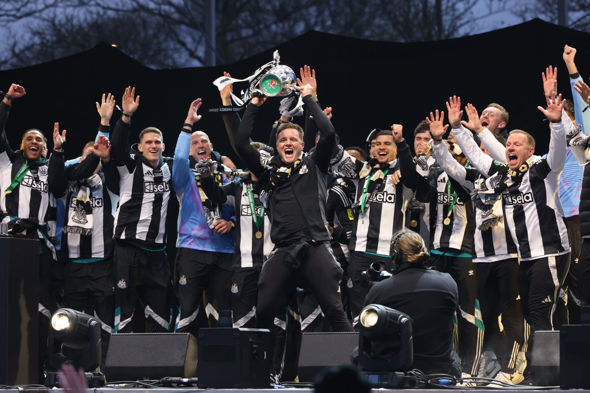 Craig Connor - Photojournalist 📷 (@connorreachplc) on Twitter photo Eddie Howe & Newcastle United's Carabao Cup winning heroes lift the trophy in front of a crowd of tens of thousands of adoring supporters on the Town Moor on Saturday 29th March 2025.
#nufc #Toonarmy <a href="/ChronicleLive/">The Chronicle</a> Eddie Howe & Newcastle United's Carabao Cup winning heroes lift the trophy in front of a crowd of tens of thousands of adoring supporters on the Town Moor on Saturday 29th March 2025.
#nufc #Toonarmy <a href="/ChronicleLive/">The Chronicle</a>