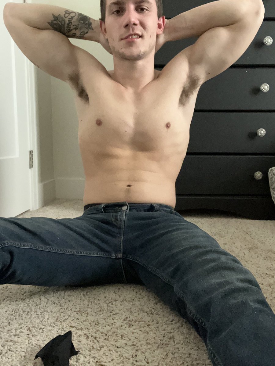 Which do you prefer, feet or pits?💪🏼🦶🏼 its time you get on your knees and pick one to put your face in!  #findom #malefeet #cashmaster #paypigs #findommaster #feetworshi̇p #cashdom #cashpigs #alpha #armpit