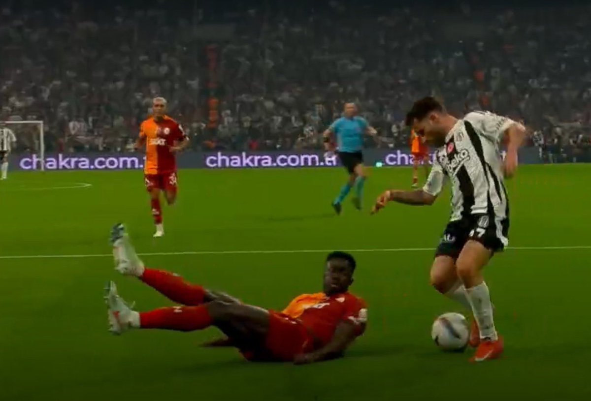 teravih’den sonra kılınan vitir namazının 3. rekatın tekbirinde rükuya gider gibi 😂