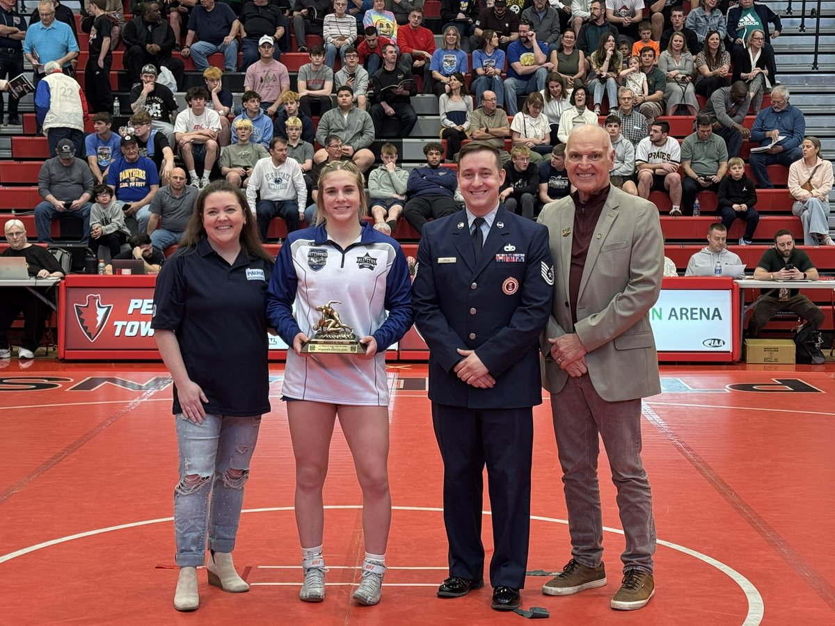 Congrats to the Women’s PA Team Outstanding Wrestler Jordyn Fouse! ✨