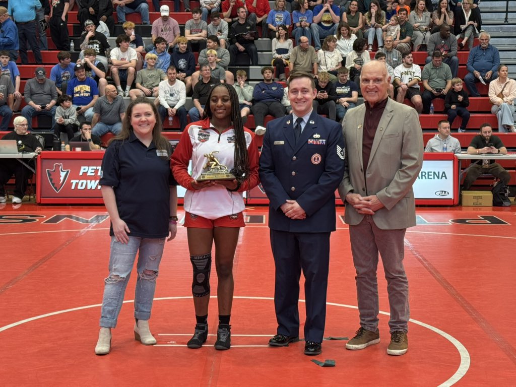 Congrats to the Women’s NJ Team Outstanding Wrestler Gabrielle Roberts! ✨