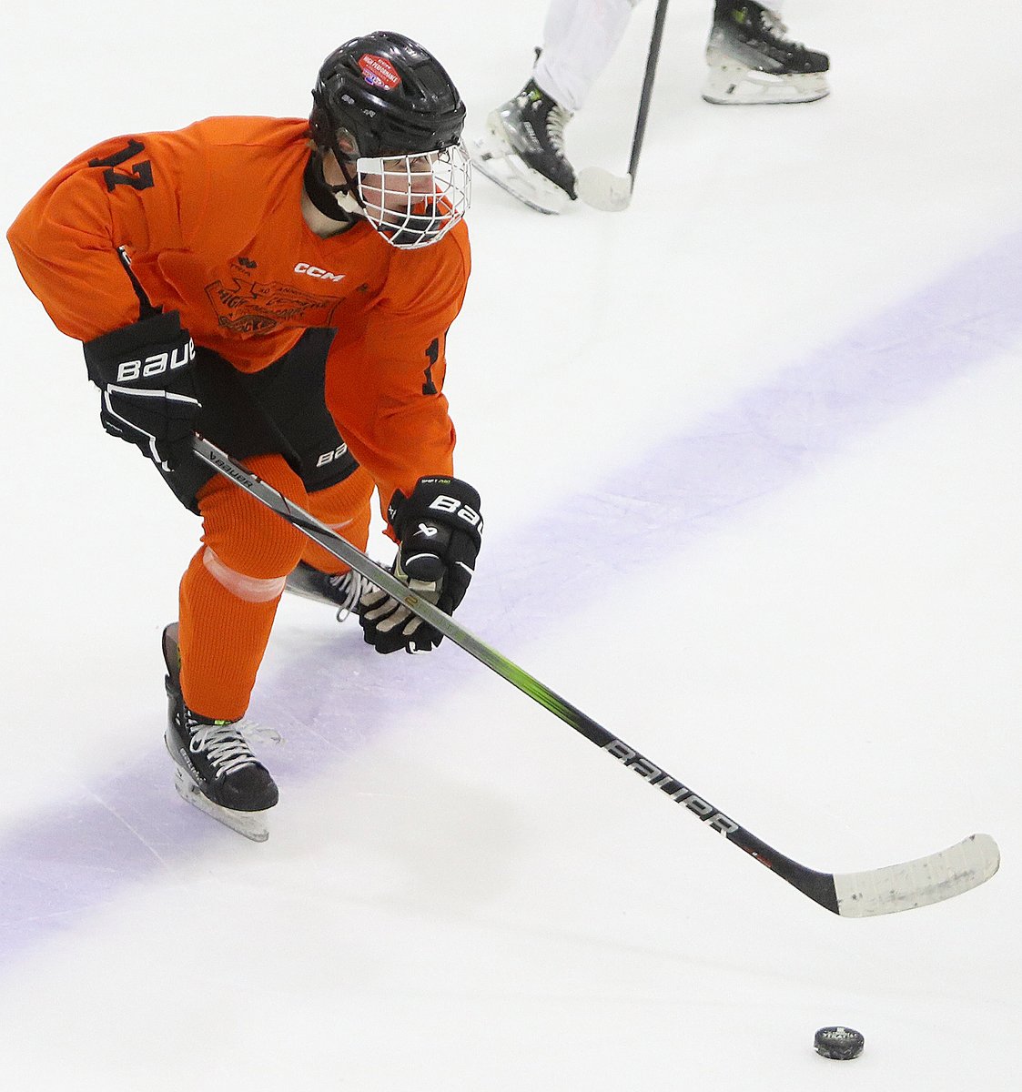 B17: Jace Panzer (East Grand Forks) and Max Cullen (Moorhead) each with two points to help lead Section 8 White past Section 1 Orange, 5-2. Shots skewed in the 8s favor, 35-14. Calvin O’Reilly (Rochester Century/JM) scores both goals for Section 1.
minnesotahockey.org/news_article/s…
#ccmhp