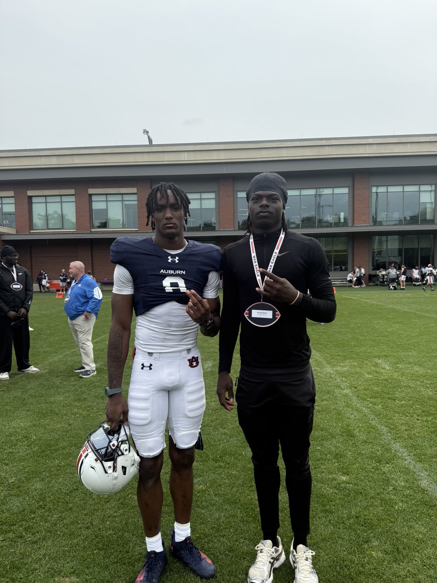 Ken2rell's tweet image. Always a great day at AUBURN🦅🟠 #WDE @therealkwat @NEGARecruits @adamgorney @JeremyO_Johnson @RecruitGeorgia