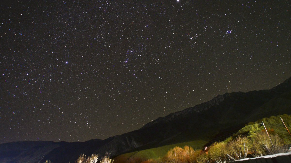 WajahatIqbal2's tweet image. Milkyway and Orion Nebula rising majestically over the Nun Kun massif,which is the highest summit in the Zanskar,Himalayas at above 7000 meters and the place l took the frames is Panikar,a remote village in Northern Ladakh.
#astrophotography #nightphotography #nunkun #ladakh