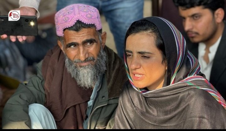 balochhaseeba's tweet photo. رمضان کا تو احترام کر لیتے! کم از کم اس مقدس مہینے میں ظلم سے باز آ جاتے۔ معصوم اور عمر رسیدہ افراد کو چوروں اور ڈاکوؤں کی طرح بندوق کی نوک پر اغوا کر کے اپنے گناہوں پر پردہ نہیں ڈال سکتے۔ایک ظلم چھپانے کے لیے دوسرا، دوسرے کے لیے تیسرا—یہ کب تک چلے گا؟ کیا تمہیں خدا کا خوف نہیں؟ https://t.co/6jRGmvo4wA