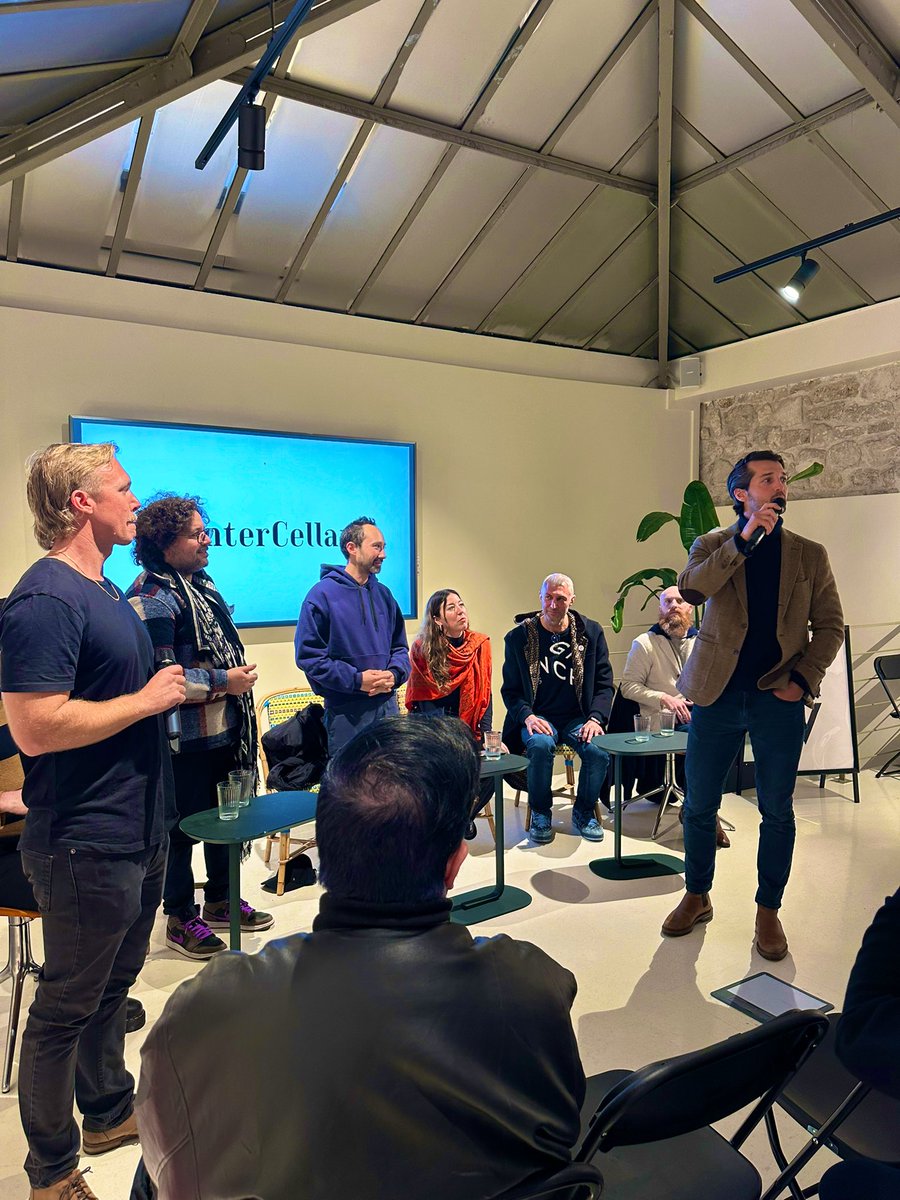 A great evening at <a href="/ArtverseParis/">Artverse</a> thanks, for the invitation.
Special mention to <a href="/SuperRare/">SuperRare</a>! 💎