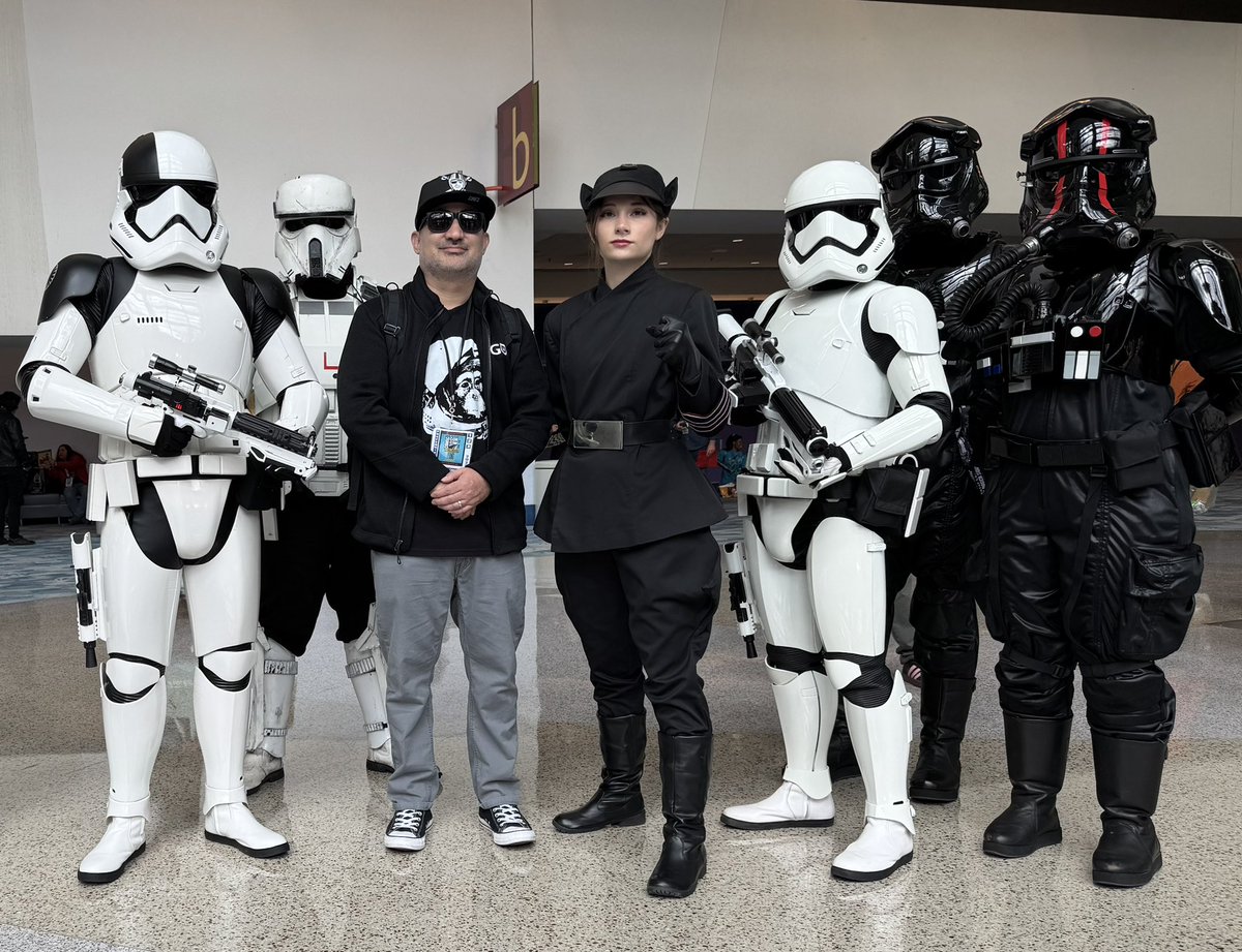 omorales81's tweet photo. This imperial officer asked me if I’m down for the First Order or The Rebellion. I told her “I’m part of Raider Nation!” 😂🏴☠️ #WonderCon #StarWars #RaiderNation #Cosplay #TheEmpire #TheFirstOrder https://t.co/OF8DVIvsmA