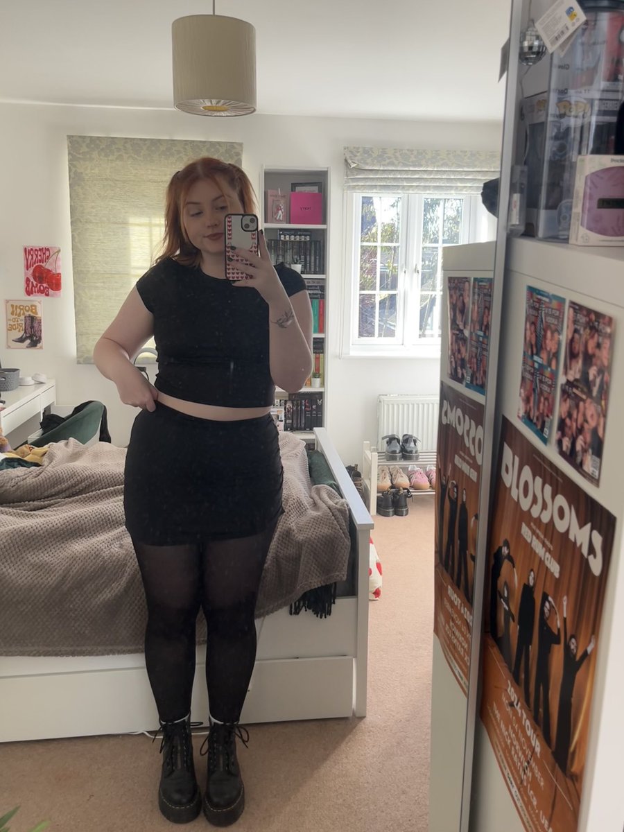 svnflowerliv's tweet image. ☺️🖤