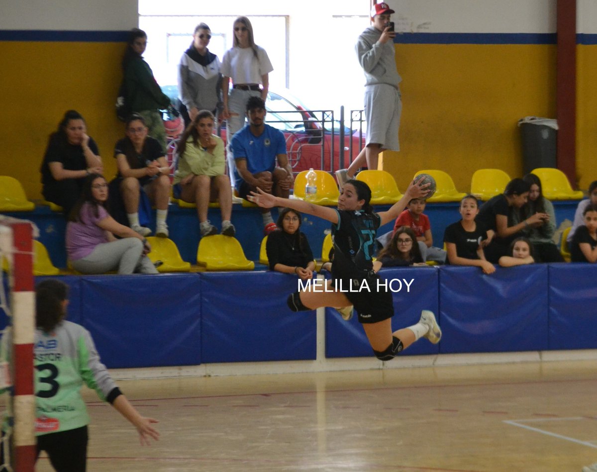 Triunfal despedida del Maravilla Melilla ante su afición (35-32)

melillahoy.es/triunfa-desped…