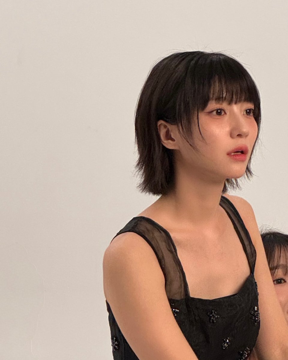 mimihyuned's tweet photo. she is back!! short hair yubin finally came back home!! https://t.co/jQn3Z4lWuw