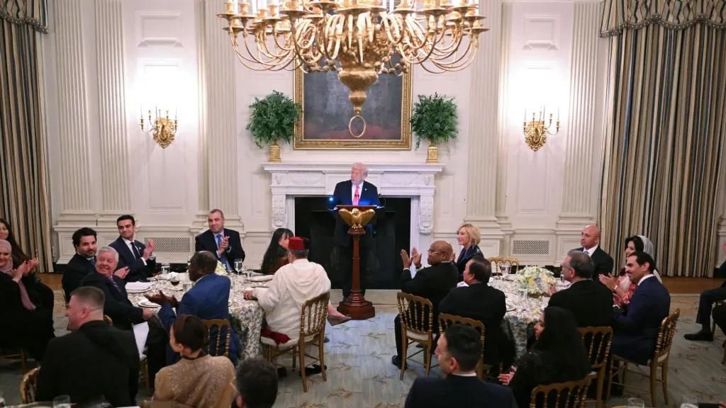 سفيرة دولة الكويت لدى الولايات المتحدة الأمريكية الشيخة الزين الصباح تلتقي عضو مجلس الشيوخ الأمريكي السيناتور ليندسي غراهام

- حضرت مأدبة الإفطار الرمضانية التي استضافها الرئيس الأمريكي دونالد ترامب في البيت الأبيض تكريما لرؤساء البعثات الدبلوماسية من الدول الإسلامية والعربية

-