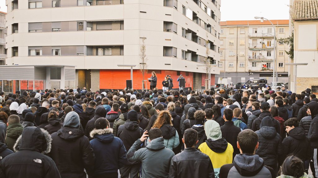 Gaur ehundaka pertsona mobilizatu gara Burlatan gaztetxearen alde borrokatzeko eta antolakuntzarako espazioen beharra aldarrikatzeko.

Burlatako Gaztetxea aurrera!