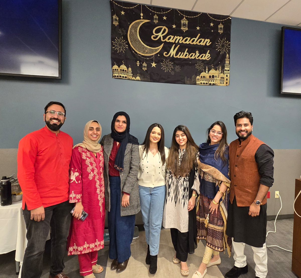 Ayah__Obeid's tweet photo. Grateful for moments like this, St. Luke’s annual Iftar with the most amazing co-residents who’ve become my second family 💙 @mystlukes #RamadanMubarak #StLukesProud #MedTwitter #Residency #ChosenFamily https://t.co/M8pHLEPy5R