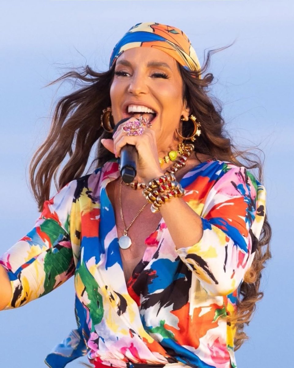 brunnosangalo's tweet photo. Sabado de faxina ao som da rainha! 🧡🔥

#ivetesangalo #sabadomusical https://t.co/NhNXxvvC0o