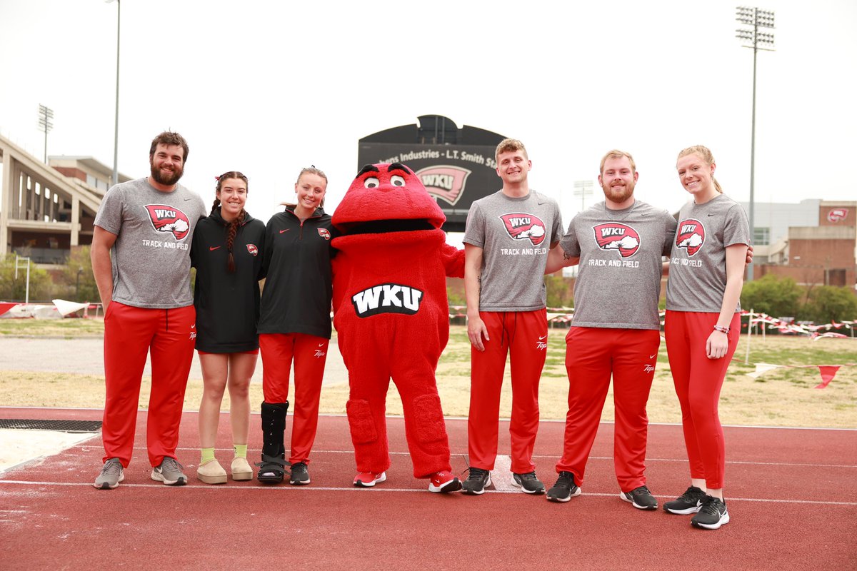 WKUXCTF's tweet photo. Thank you to our 𝙨𝙞𝙭 𝙨𝙚𝙣𝙞𝙤𝙧𝙨 for your leadership and dedication to our program!

#GoTops https://t.co/QxFSVYs1BE