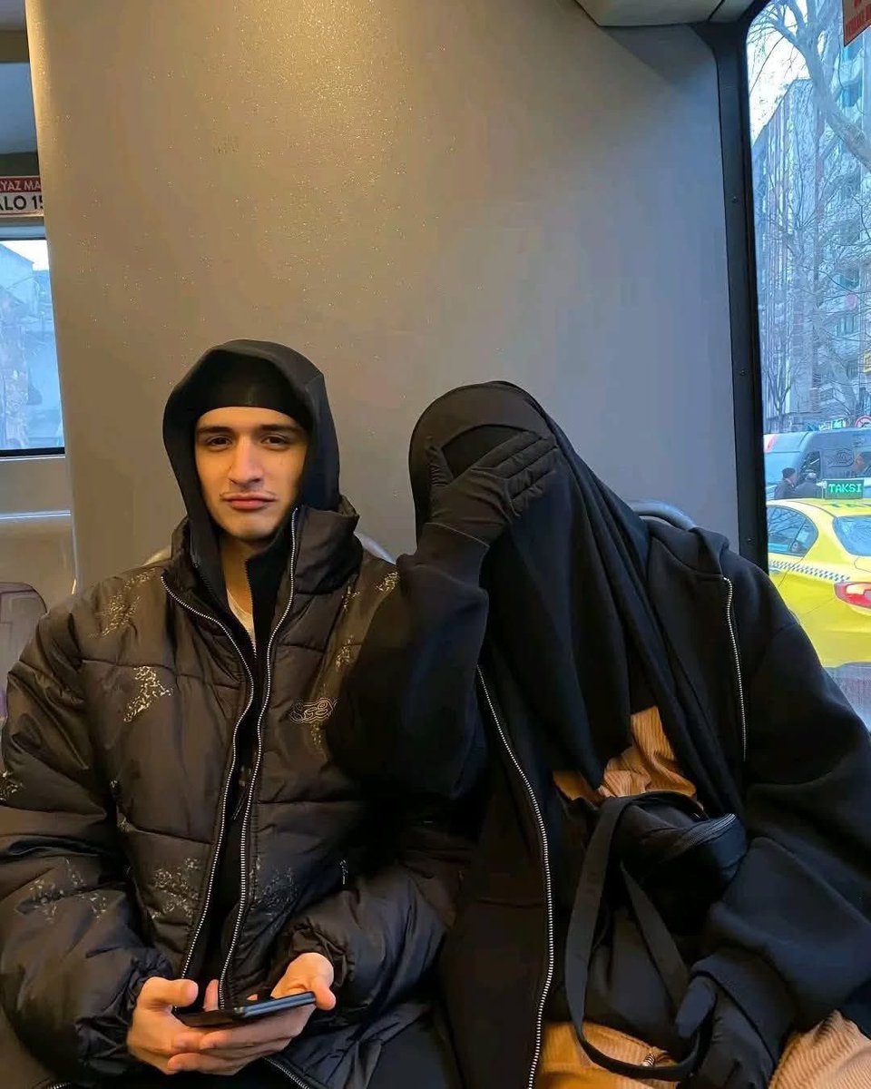 Batrelkhawater's tweet image. انا وهي بعد الجواز بعد ما كنت مفهمها اني أوبن مايند