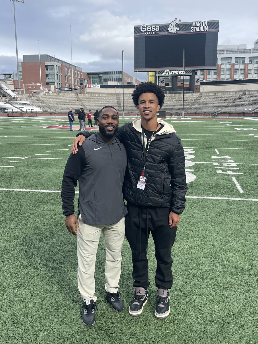 jasonhilljr_'s tweet image. WSU!! I had a great time spending the day up in Pullman. Thank you to @WazzuRogers @Coach_MBanks24 and the whole @WSUCougarFB staff for the warm welcome back up to my parents alma mater!! #GoCougs