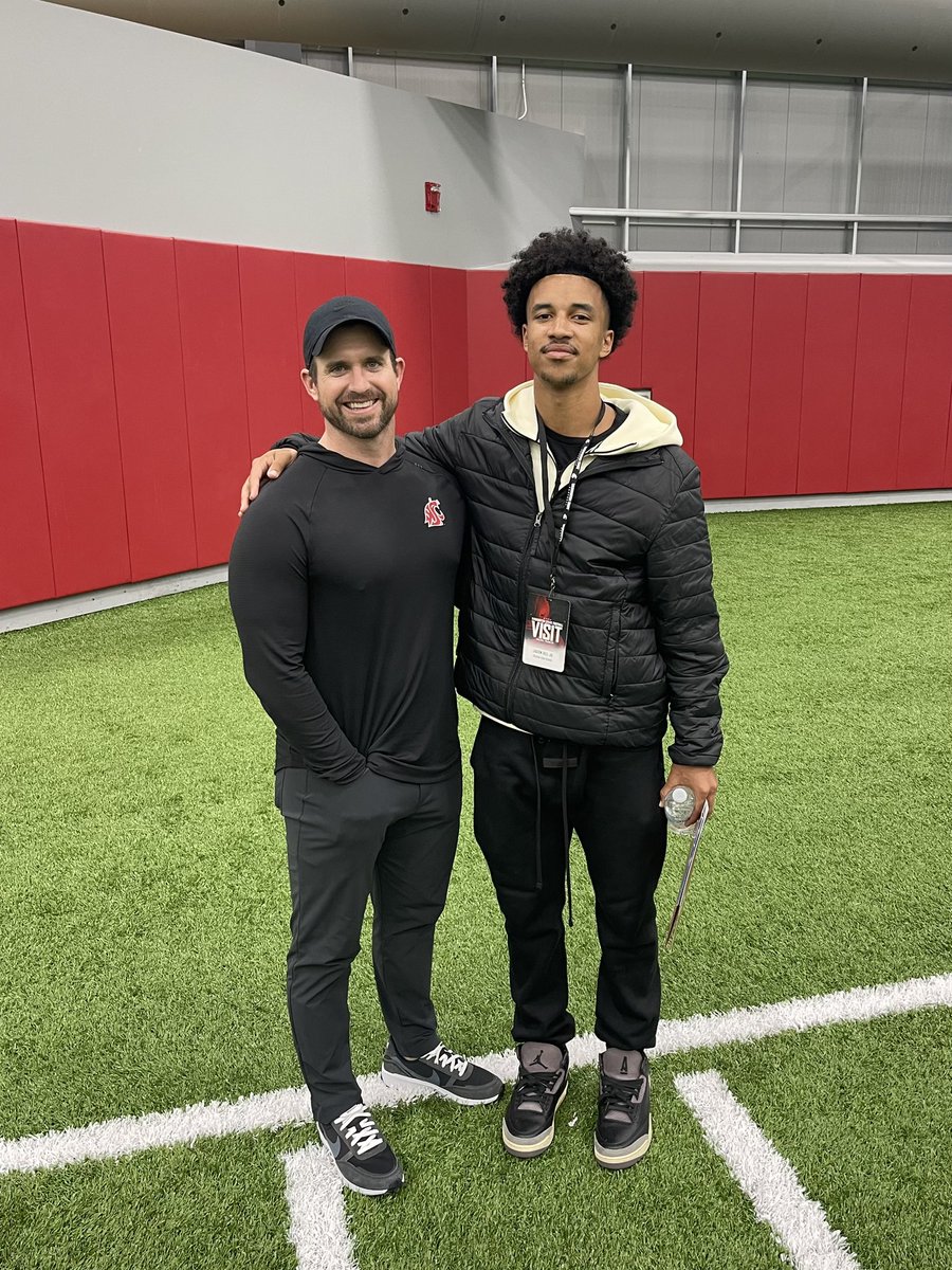 jasonhilljr_'s tweet image. WSU!! I had a great time spending the day up in Pullman. Thank you to @WazzuRogers @Coach_MBanks24 and the whole @WSUCougarFB staff for the warm welcome back up to my parents alma mater!! #GoCougs