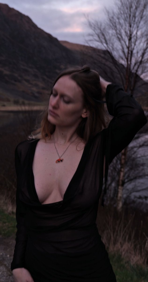 Capezzolini e freddo scozzese
onlyfans.com/luizaconlaz/c12