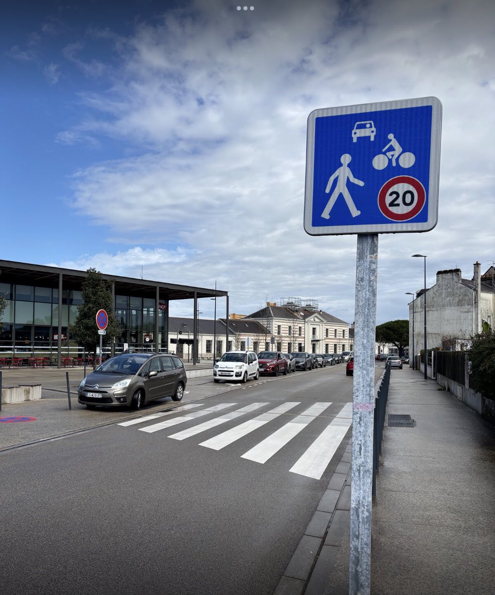 citoyen 1700172______ tweet media