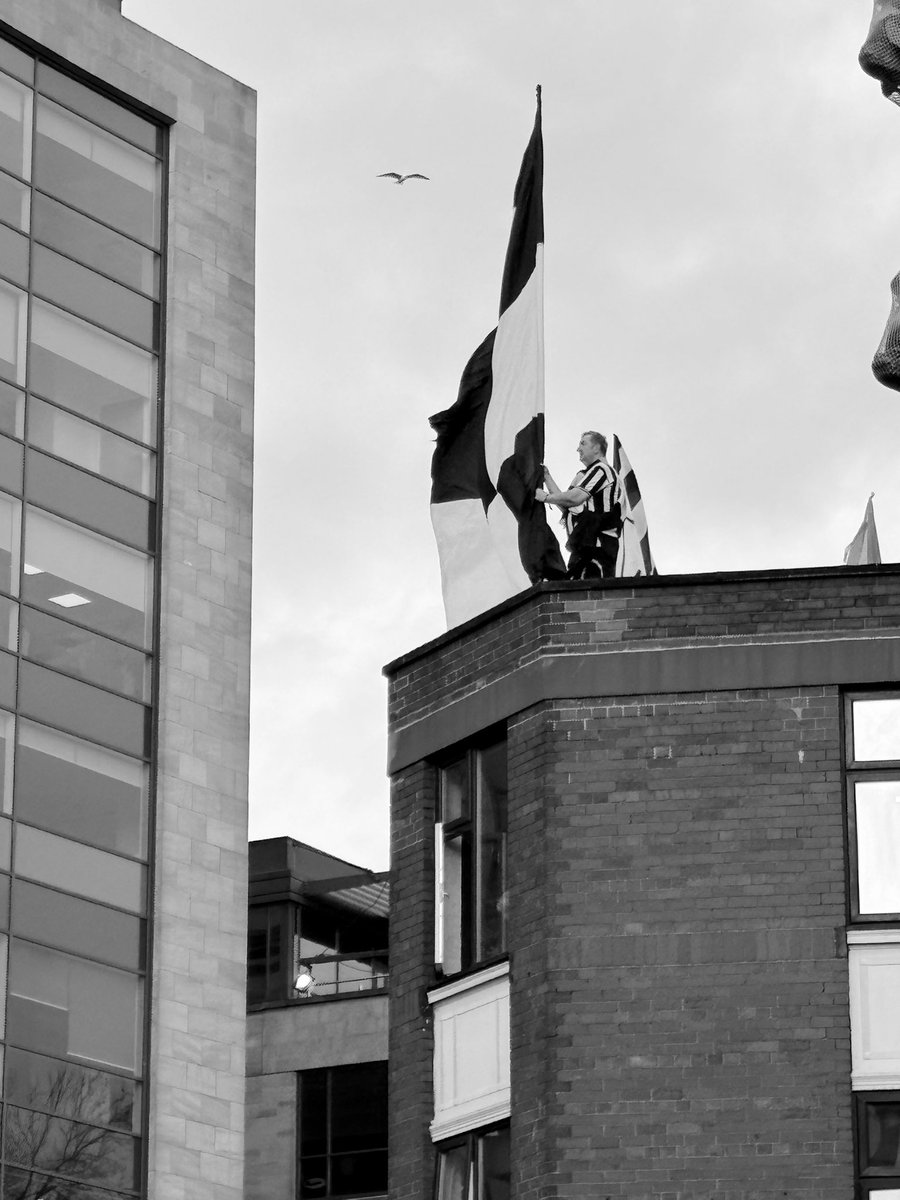 Lee Smith tweet media