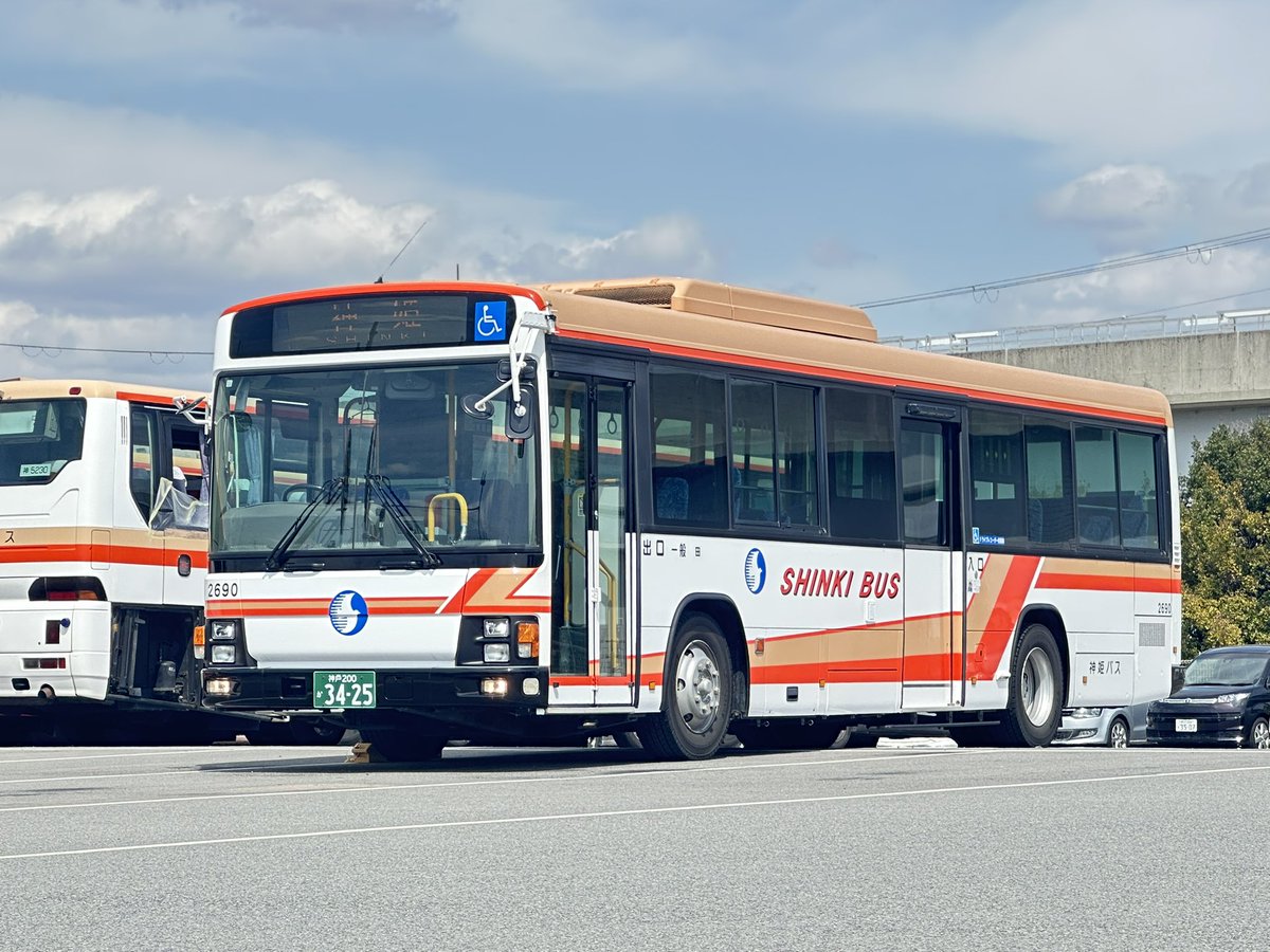 a2c1109's tweet image. 14系統三田駅〜谷上駅〜神戸駅南口線臨時運行ツアーに参加。
とても素晴らしい企画でした。企画に携われた神姫バス様はじめ、皆様に感謝。
しかし、田2690の誕生秘話として、車両担当の方の思いで誕生したことにびっくり🫢