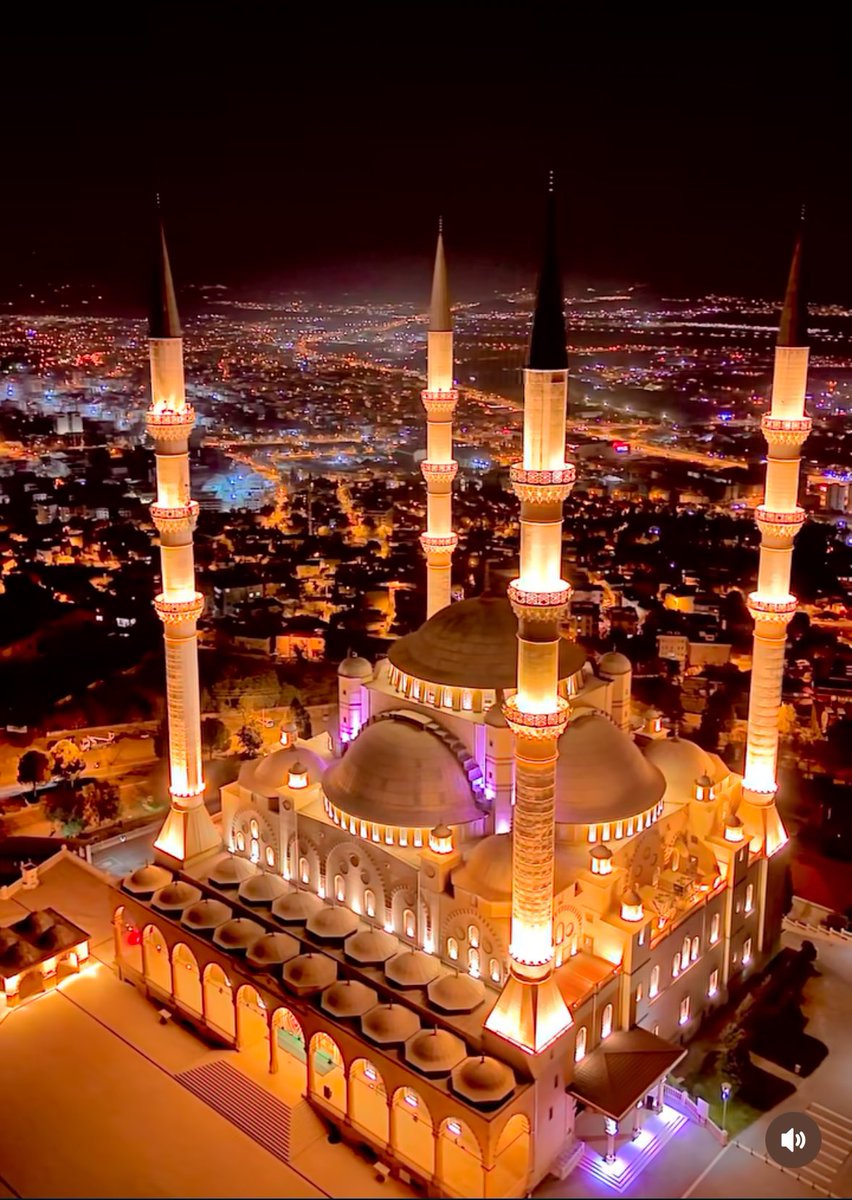 Rahmet kapılarının ardına kadar açıldığı, gönüllerin arındığı, merhamet, paylaşma ve dayanışma duygularının yeniden filizlendiği bu mübarek günlere bizleri kavuşturan Rabb’imize şükürler olsun. 

Cenab-ı Allah, dualarımızı kabul, bayramımızı mübarek eylesin…
#RamazanBayramı