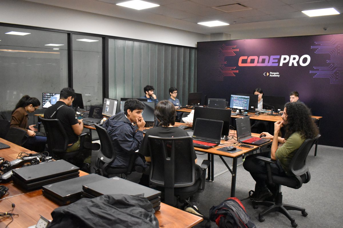 PenguinsTribe's tweet image. ¿Te imaginás participar de una hackathon y terminar siendo contratado? 🤯 ¡Este es el caso de 12 exparticipantes de #CodePRO! 🚀
Los chicos están dando todo en un desafío de 40 horas, y los más destacados podrán unirse a @somospenguin 🐧
#Hackathon #PenguinInfrastructure