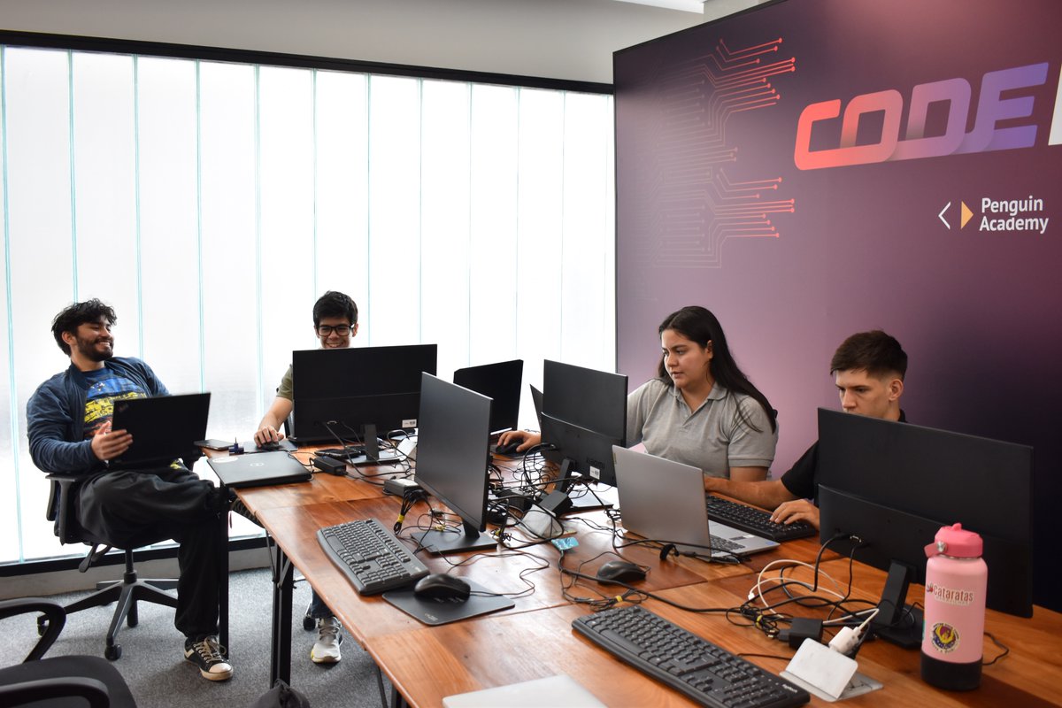 PenguinsTribe's tweet image. ¿Te imaginás participar de una hackathon y terminar siendo contratado? 🤯 ¡Este es el caso de 12 exparticipantes de #CodePRO! 🚀
Los chicos están dando todo en un desafío de 40 horas, y los más destacados podrán unirse a @somospenguin 🐧
#Hackathon #PenguinInfrastructure