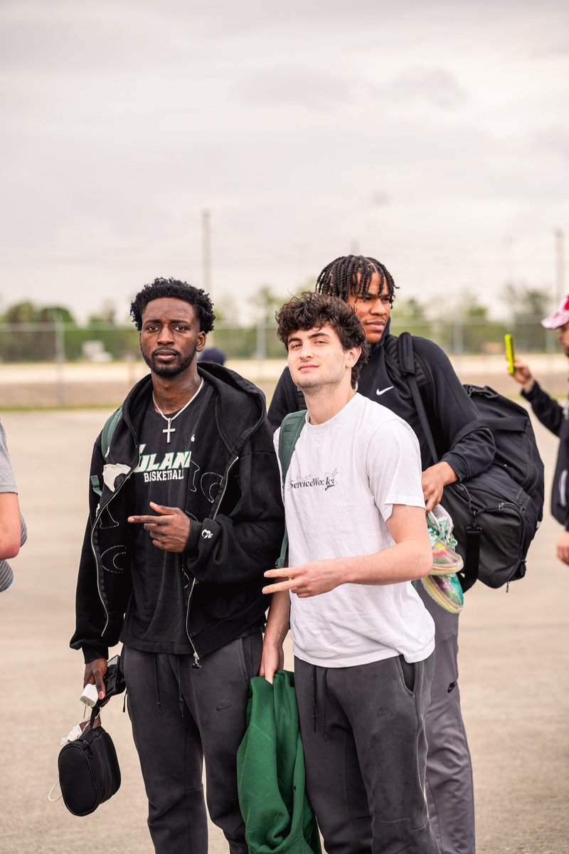 GreenWaveMBB's tweet photo. Vegas Bound with @flyjsx 🛩️

#RollWave🌊 https://t.co/XV9oHejkRb
