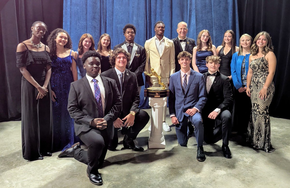 Biletnikoff Award (@biletnikoffawrd) on Twitter photo The 2025 TQC Foundation scholarship recipients, who have overcome significant challenges to achieve at the highest levels, with 2024 Biletnikoff Award winner <a href="/TravisHunterJr/">Travis Hunter</a> and keynoter <a href="/GinoTorretta/">Gino Torretta</a> at the 31st annual Biletnikoff Award banquet. The all-volunteer Foundation has The 2025 TQC Foundation scholarship recipients, who have overcome significant challenges to achieve at the highest levels, with 2024 Biletnikoff Award winner <a href="/TravisHunterJr/">Travis Hunter</a> and keynoter <a href="/GinoTorretta/">Gino Torretta</a> at the 31st annual Biletnikoff Award banquet. The all-volunteer Foundation has