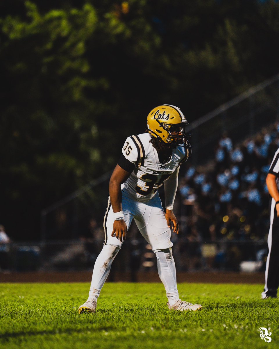 Isaiah Robinson (@zayrobinson35) on Twitter photo Name: Isaiah “Zay” Robinson
POS: MLB/LB
Height: 5’10
Bench: 315
Squat: 435
Weight: 215lbs
C/o: 2027 🎓 Buchholz High School Gainesville, FL 🏫.
Cell 📲: 352-556-8895 (preferably text)
Email 📧 : zayrobinson.35@gmail.com
HUDL 🎥: hudl.com/profile/196901… Name: Isaiah “Zay” Robinson
POS: MLB/LB
Height: 5’10
Bench: 315
Squat: 435
Weight: 215lbs
C/o: 2027 🎓 Buchholz High School Gainesville, FL 🏫.
Cell 📲: 352-556-8895 (preferably text)
Email 📧 : zayrobinson.35@gmail.com
HUDL 🎥: hudl.com/profile/196901…