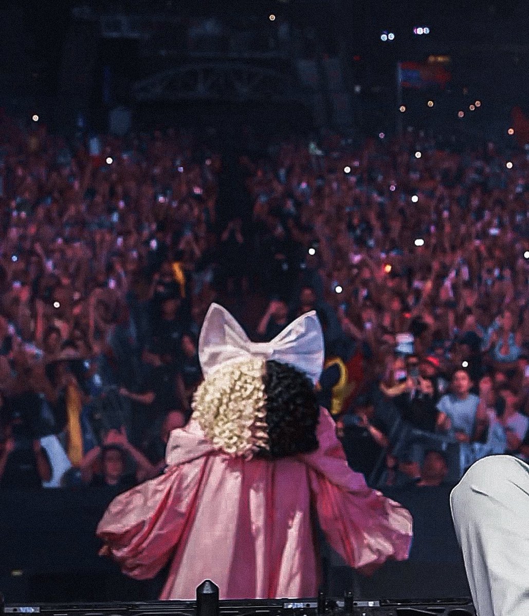 Powerful <a href="/Sia/">sia</a>