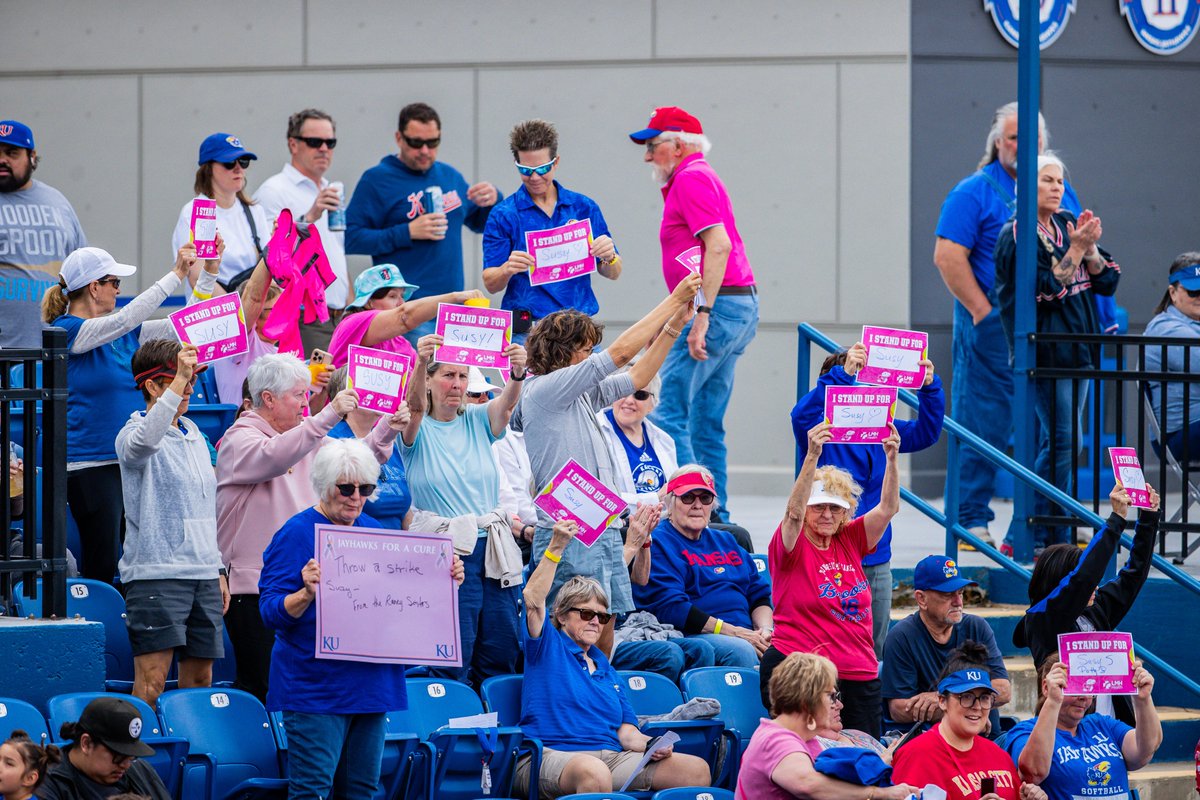 Jayhawk Nation showing their support 💗

#RockChalk