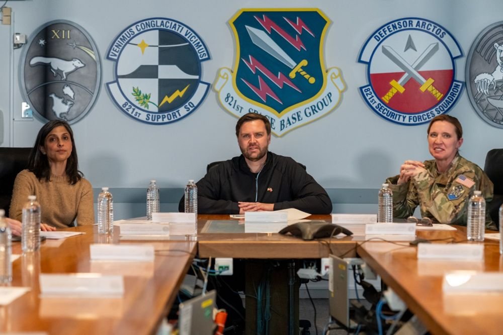 JD Vance's attempt to cosplay as Zelenskyy is peak US losercore. Truly pathetic.