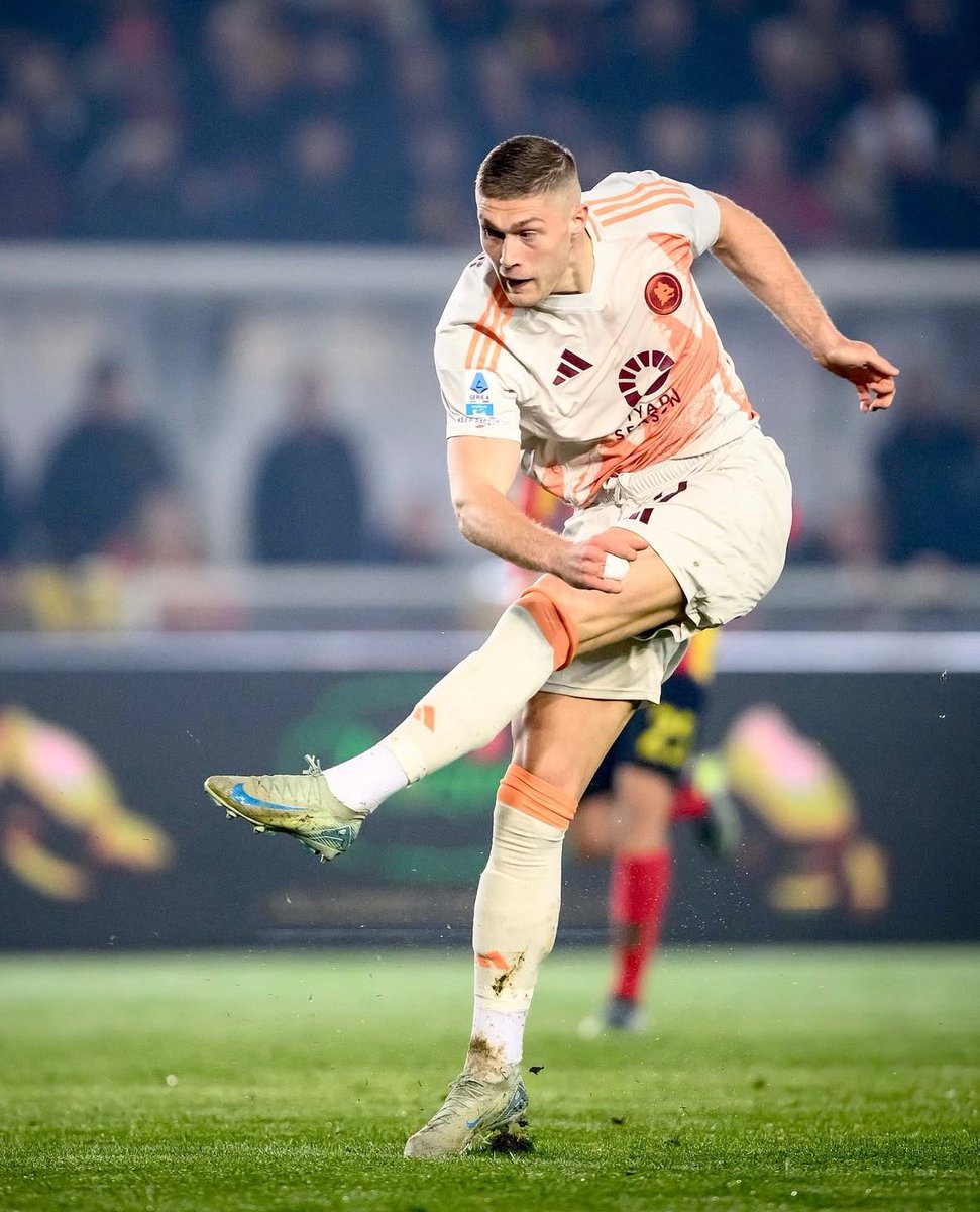 #LecceRoma 0-1: ancora #dovbyk porta a casa i tre punti.
La <a href="/OfficialASRoma/">AS Roma</a> domina la partita contro il <a href="/OfficialUSLecce/">U.S. Lecce</a>, ma trova il gol vittoria con l'ucraino solo nel finale e continua la rincorsa ad un posto in Europa. Ora inizierà un finale di <a href="/SerieA/">Lega Serie A</a> infuocato