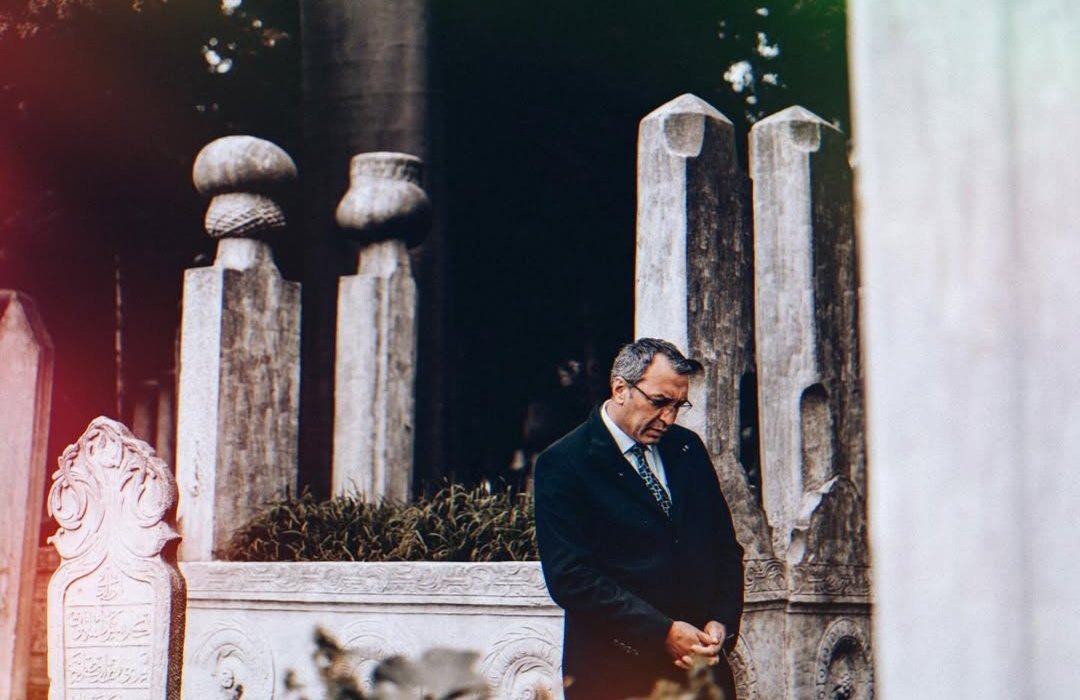 gzmtrn's tweet photo. Süleymaniye'yi işlevselleştirerek can verdi, Feshane'yi yaşam merkezi yaptı, mezar taşlarını ve nice türbeyi onardı, tinerin kol gezdiği kara surlarını iyileştirdi...

Bu incelikli işler için siyaset değil insanlık gerekli. 

#MahirPolatıSerbestBırakın https://t.co/lWCQX8gdPo