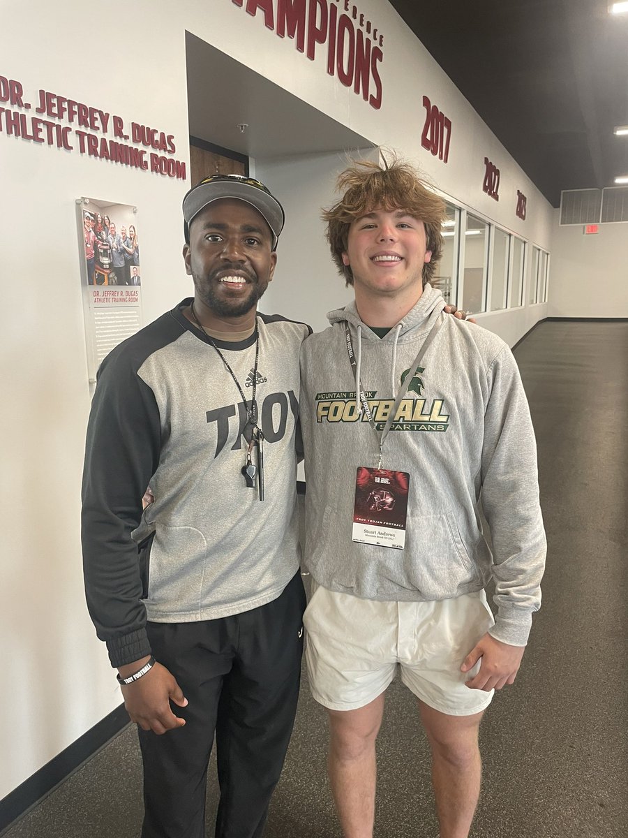 stuart_DC1's tweet image. What a great time at Troy today thanks coach @CoachBoyette! @KenSignoretti @CoachTreyPage4 @MoDurning @RecruitMtnBrook @HallTechSports1 @MtnBrookFTBL @AL6AFootball @AL_Recruiting @troy_report
