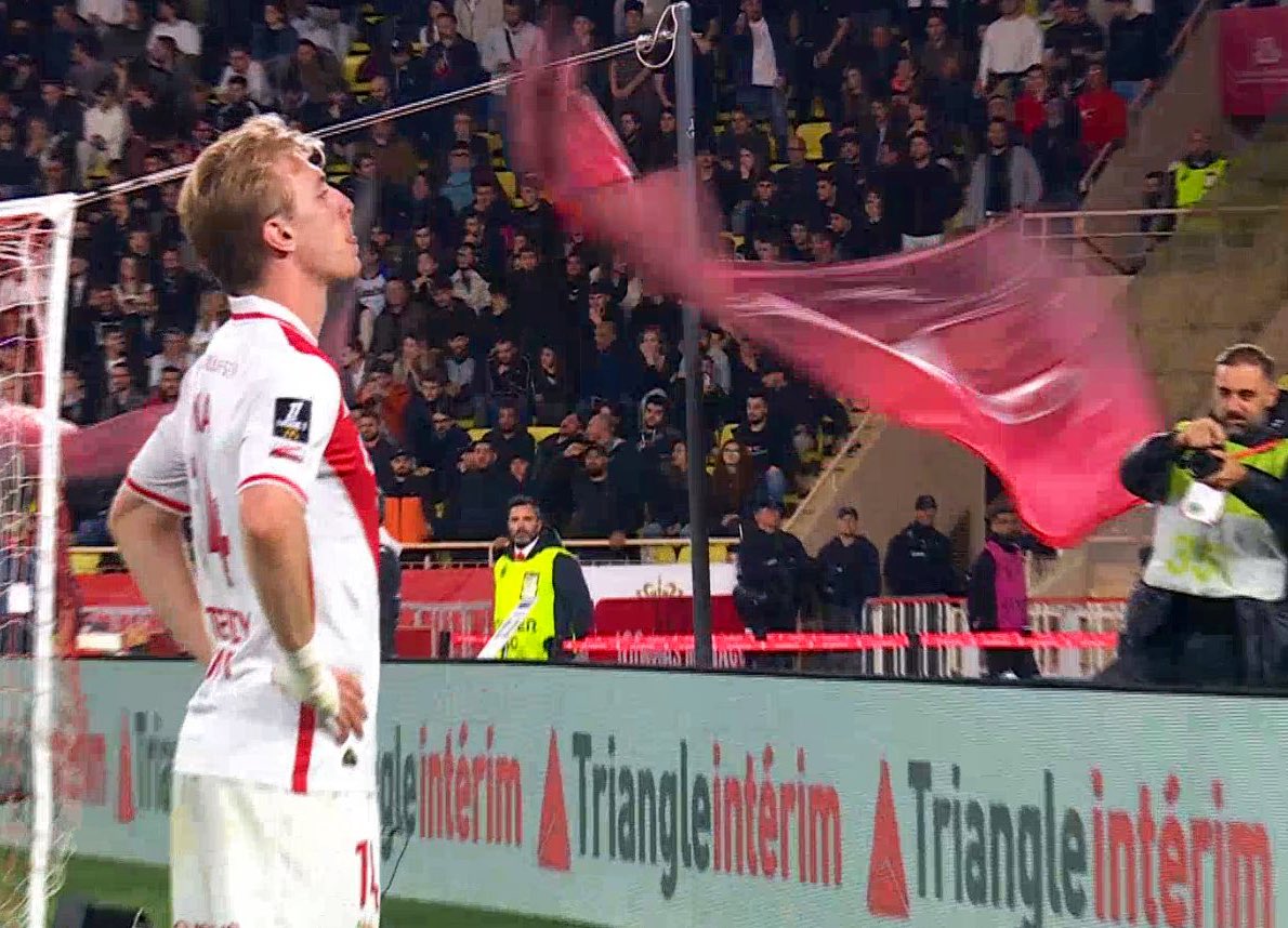 AlexisMrl98's tweet photo. NISSA MERDA.

LE DERBY EST POUR NOUS ET C’EST LARGEMENT MÉRITÉ.

LA CÔTÉ D’AZUR EST ROUGE ET BLANCHE.

LA SECONDE PLACE EST POUR NOUS.

FIER D’EUX.

DAGHE MUNEGU🇲🇨🫶🏼

#ASMOGCN https://t.co/n7dvZeRsaC