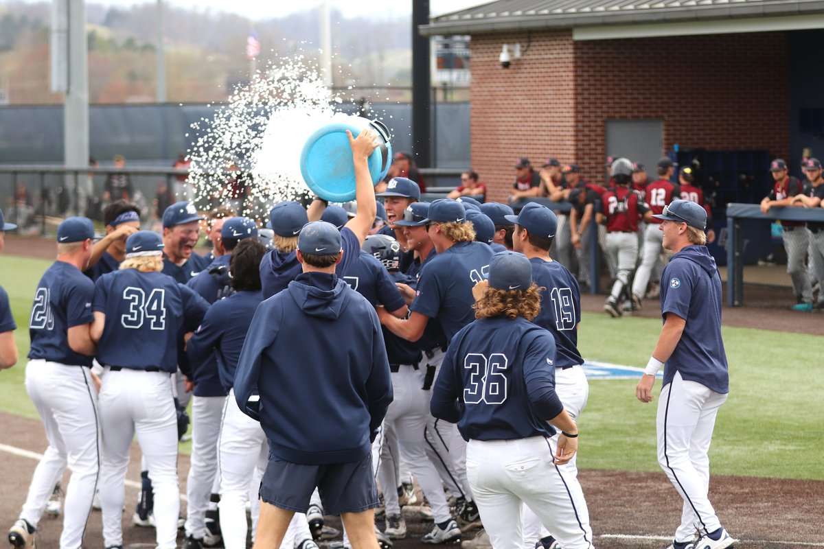 TopRowPics's tweet photo. A walkoff 💣by Fernandez leads @LMUbaseball over #9 Lenoir-Rhyne in game 1 of the DH!

#GoSplitters 🎩🪓
#Favor8s
@LMURailsplitter https://t.co/YtyGkuTJqK
