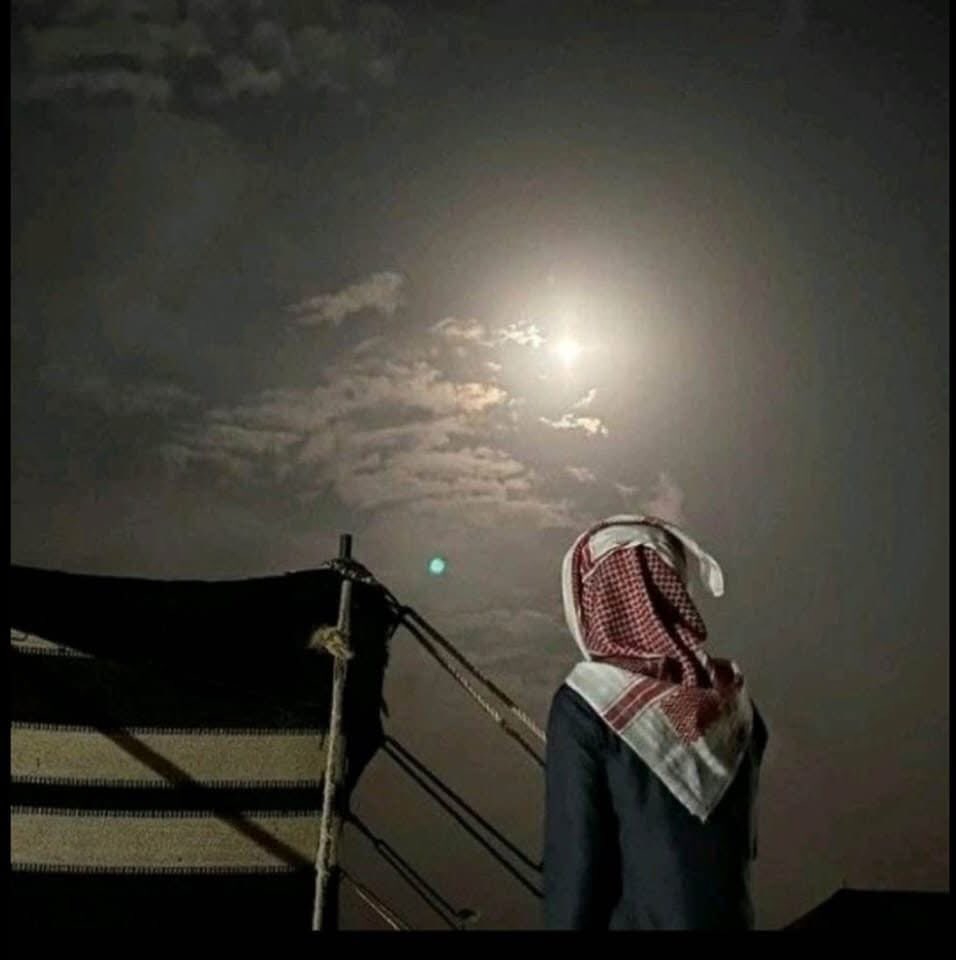 قلبي أشكي عليك الحال من بعدك 
لا اليوم ما حد جاب طاريك ظروف 
الوقت غريبة تعبت من هو أنت 
غايبة اسالك بالله ترجع لي يا
 بو عيون وساع لا بارك الله في 
بعدك ولا غيابك🙊🍁🌹