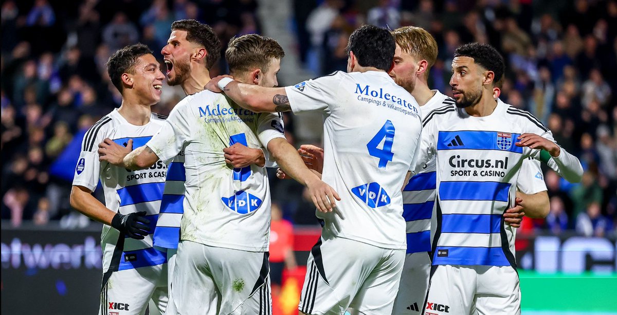 oranjefussball's tweet photo. #PECZwolle feiert den ersten Sieg seit 26. Januar 2025: PEC gewinnt 2:0 gegen #RKCWaalwijk. Dylan Vente (74. / Elfmeter) und Filip Krastev (83.) heiรen die Torschรผtzen. Das neue Tabellenschlusslicht wird sich mit dem Abstieg abfinden mรผssen.
#PECRKC https://t.co/u9e3NV3wRp