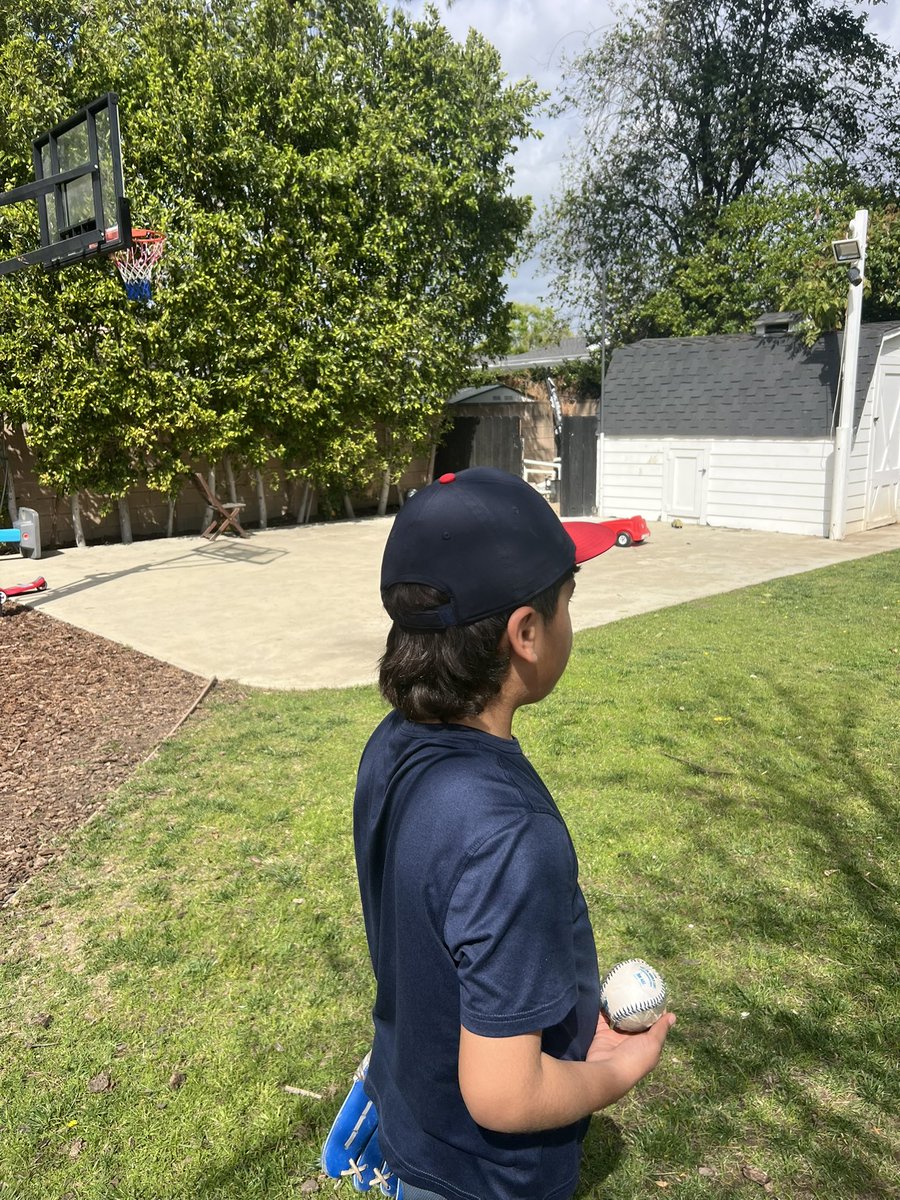 EfrenPoliPsy's tweet image. Carne asada and Mexi-mullets on this glorious LA spring day 🇲🇽⚾️
