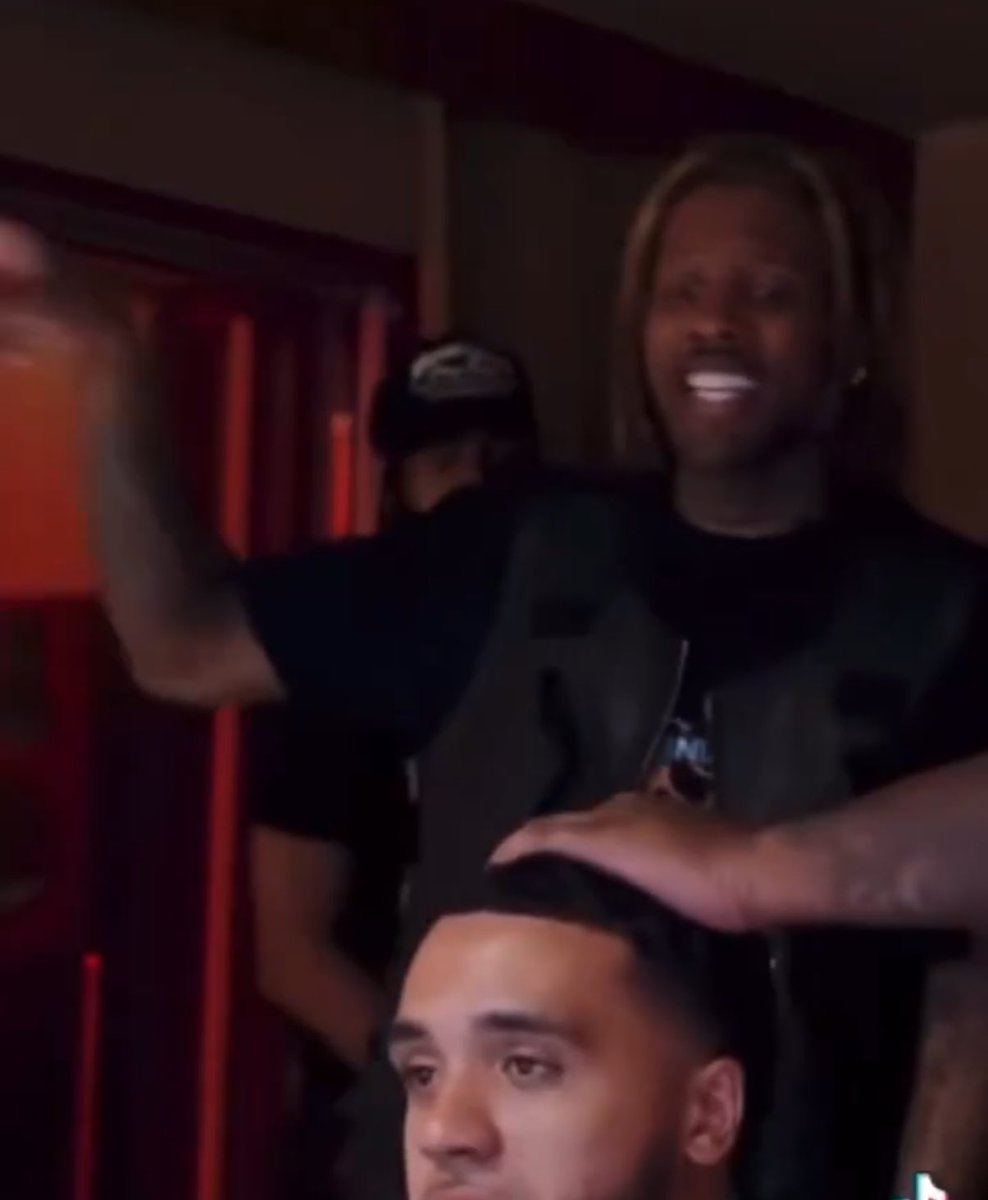 realty2x's tweet image. 😂😭😭😭😭